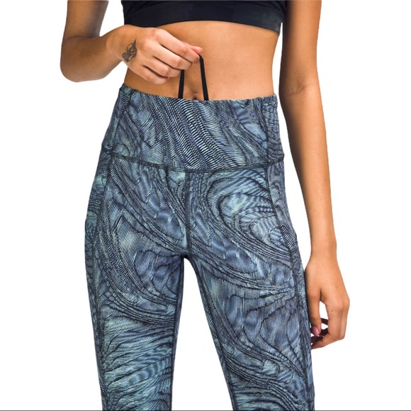 LULULEMON Fast & Free High Rise Tights 25". Inside tag removed for comfort - Picture 6 of 11